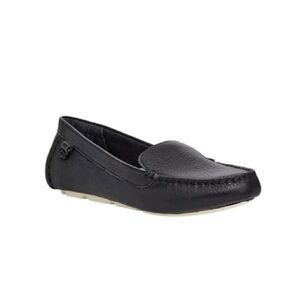 UGG Women's Flores Black Leather Moccasin Flats Size 7.5 round toe slip on flats